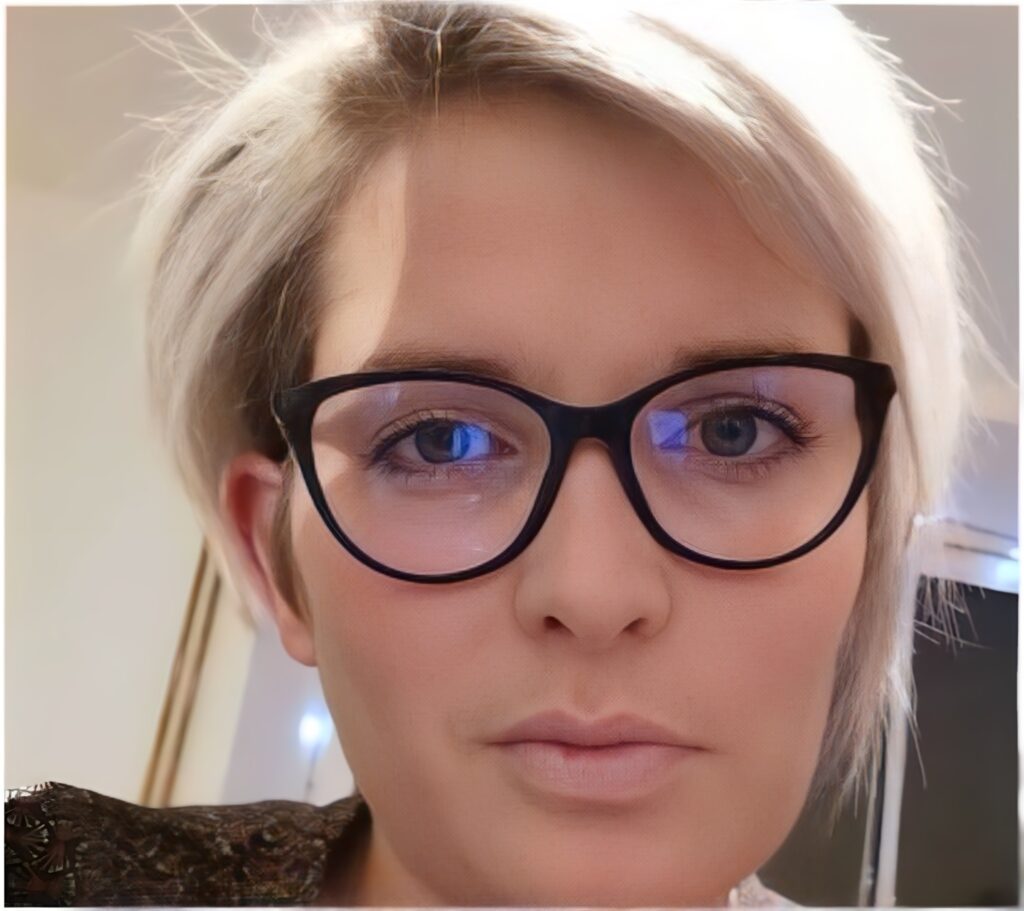 Profesoară de 31 de ani, înjunghiată mortal de un elev din clasa a VIII-a! Un copil de numai 4 anișori a rămas acum orfan