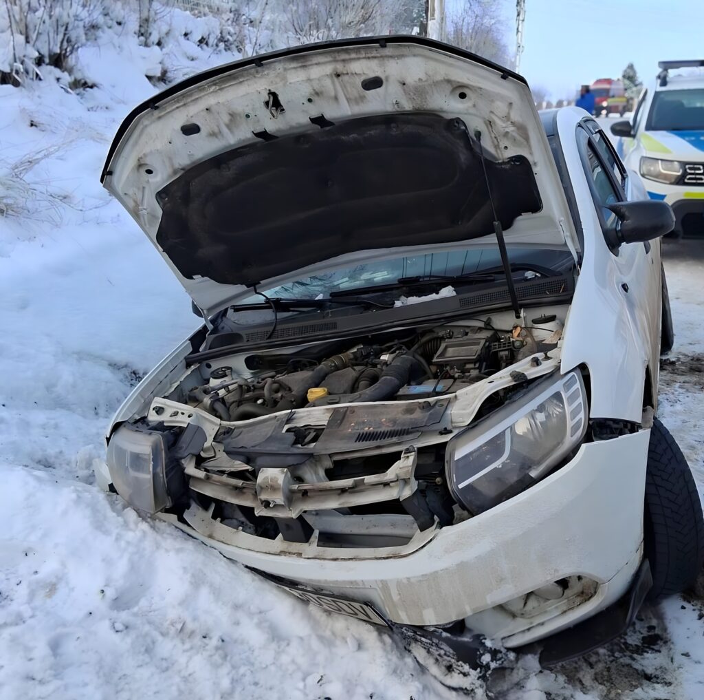 Accident rutier în Giurgiu! O femeie, pasageră în autoturismul implicat, a avut nevoie de îngrijiri medicale