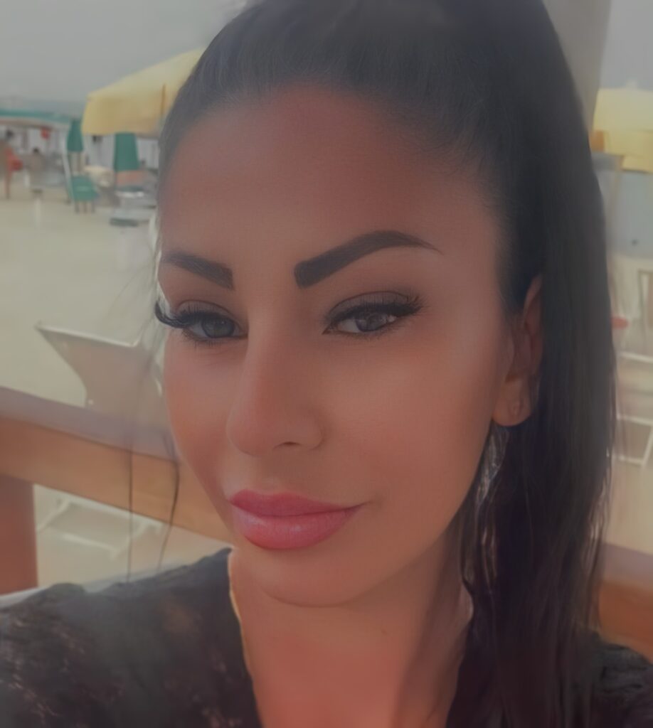 Sidonia, o mamă româncă de 36 de ani, și-a pierdut viața pe autostrada A25, în Italia. Două fiice își plâng acum mama